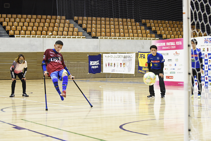 アンプティサッカー秋葉選手のシュート