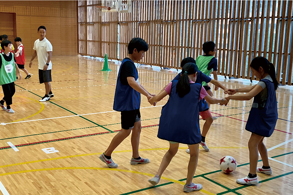 対面授業での体育館でのワーク