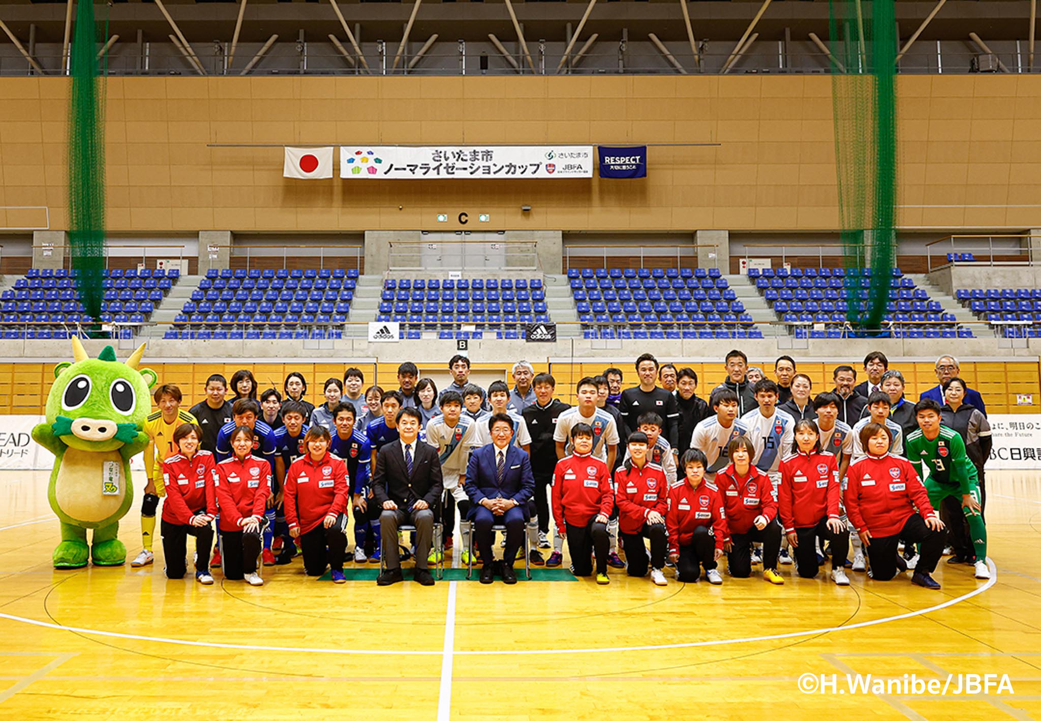 出場チームの集合写真