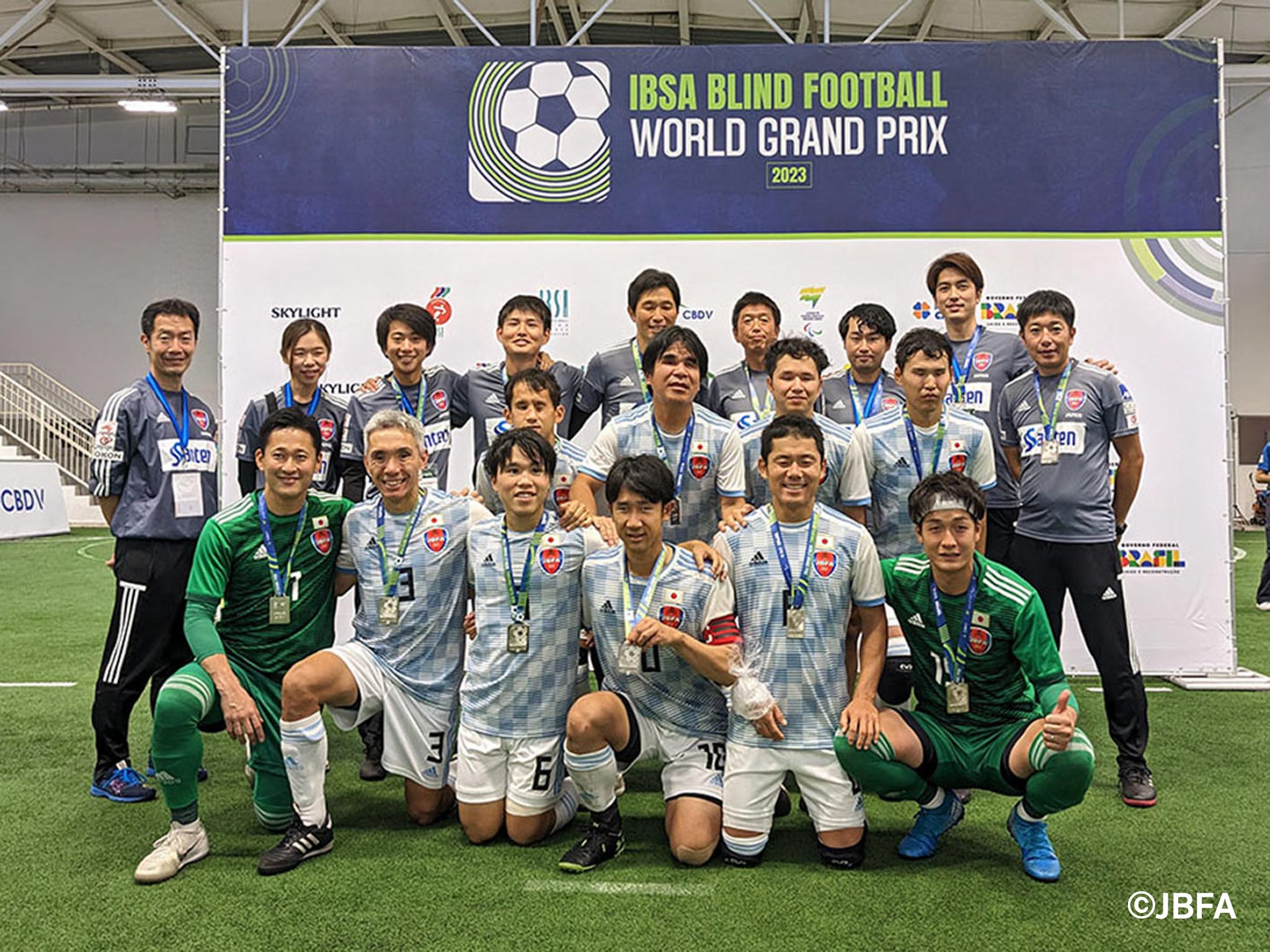 ブラインドサッカー男子日本代表の集合写真