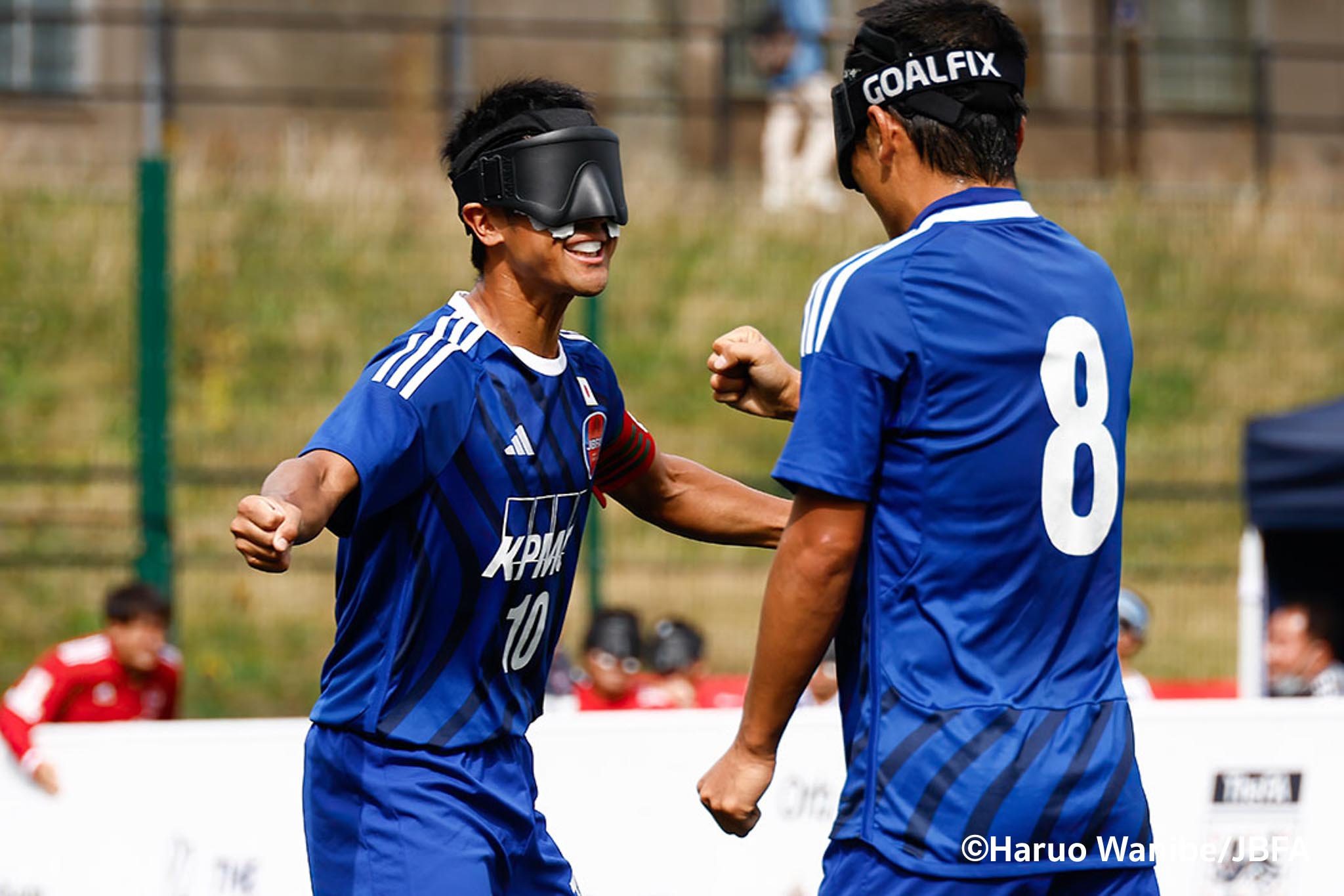 ゴールを決めガッツポーズの川村選手