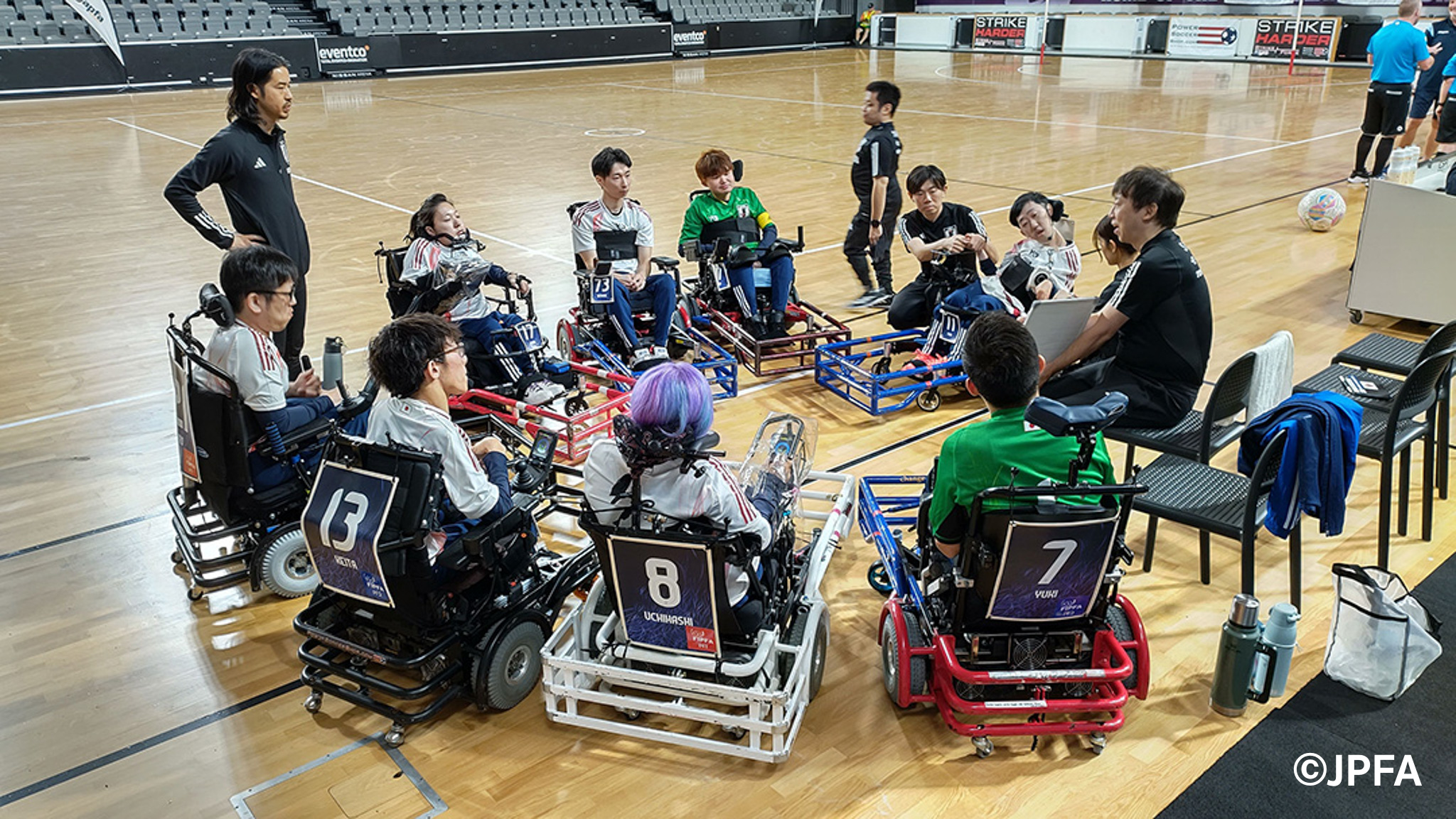 試合中のミーティングの様子