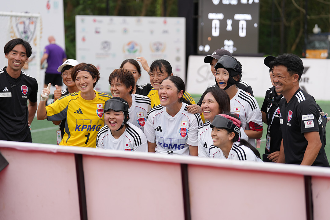 PKを決めて歓喜の日本代表チーム