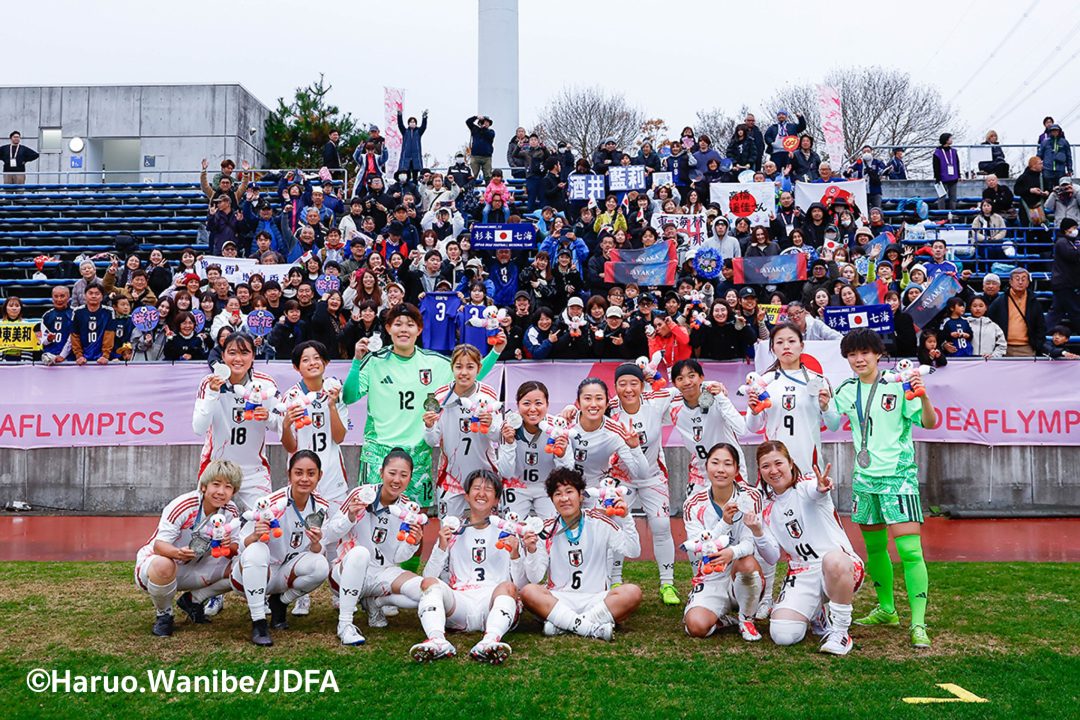 表彰式後、サポーターとの記念撮影