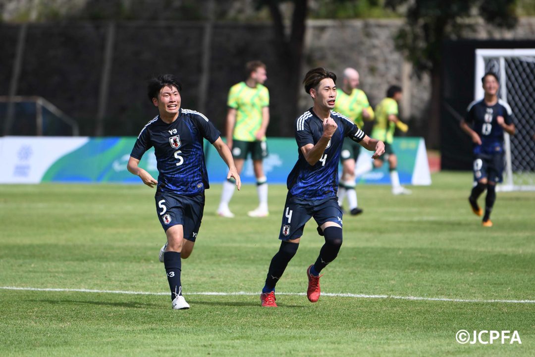 ゴール後、歓喜の日本代表チーム