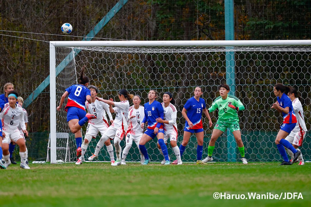 守る日本代表チーム