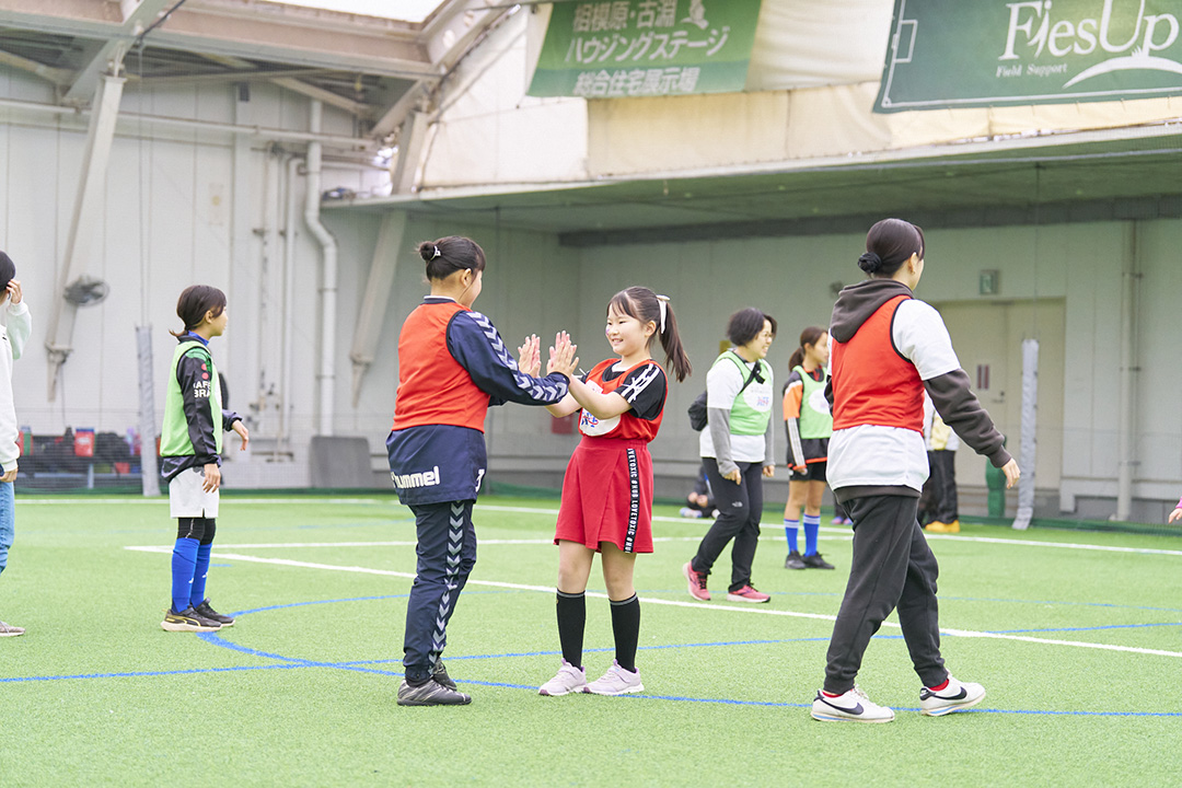 ガールズコースで交流する参加者たち